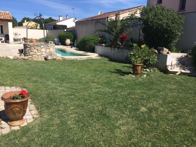Coquet 2 Pieces Au Calme Avec Piscine Villa Fontvieille Buitenkant foto